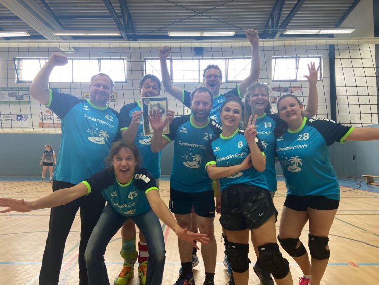 Teilnehmende Volleyballmannschaft des SC Fortuna Bonn beim 12 Volleyballturnier beim VFL Kommern am 13.05.2023.